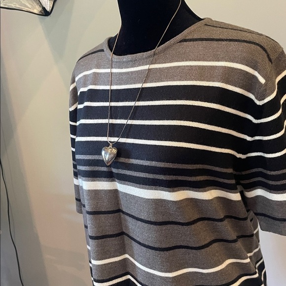 Striped Short Sleeve sweater top sag harbor medium - Picture 2 of 2